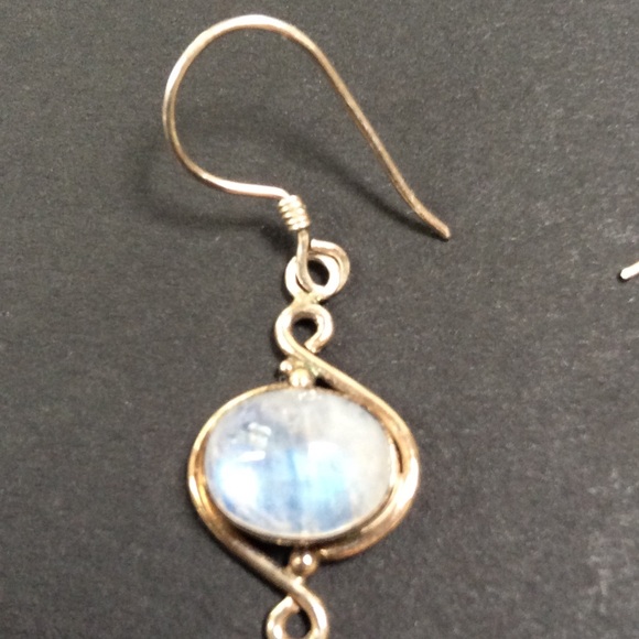 Sterling Silver & Moonstone earrings - Picture 2 of 4